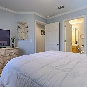 Beautiful Townhome Steps From Miramar Beach! Holiday home