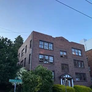 Historic Cap Hill Apartment With Space Needle Views Apartment