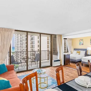  Apartment Beautiful 1br, Steps To Waikiki And Parking